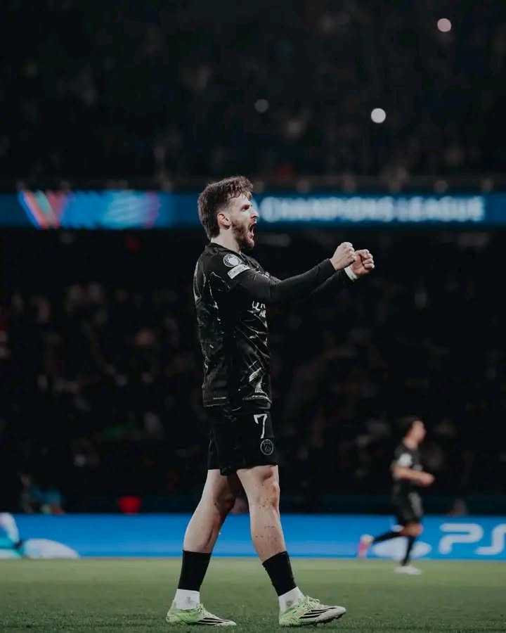 Khvicha Kvaratskhelia entre dans le cercle des grands du PSG en Ligue des champions !