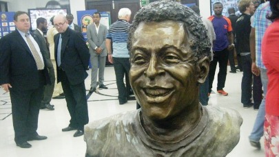 Statue Pelé au Gabon