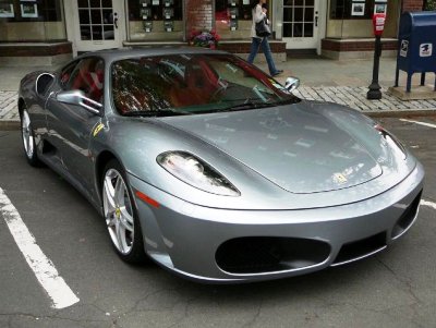 La Ferrari Spider gris métallisé de Messi
