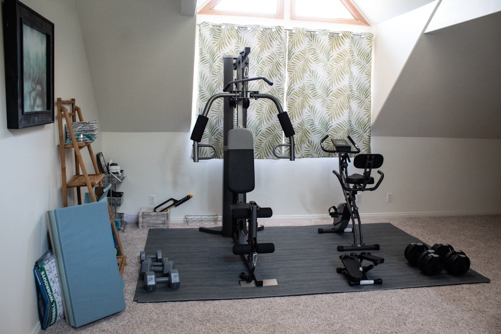 Top 10 des exercices polyvalents à réaliser avec un simple banc de musculation