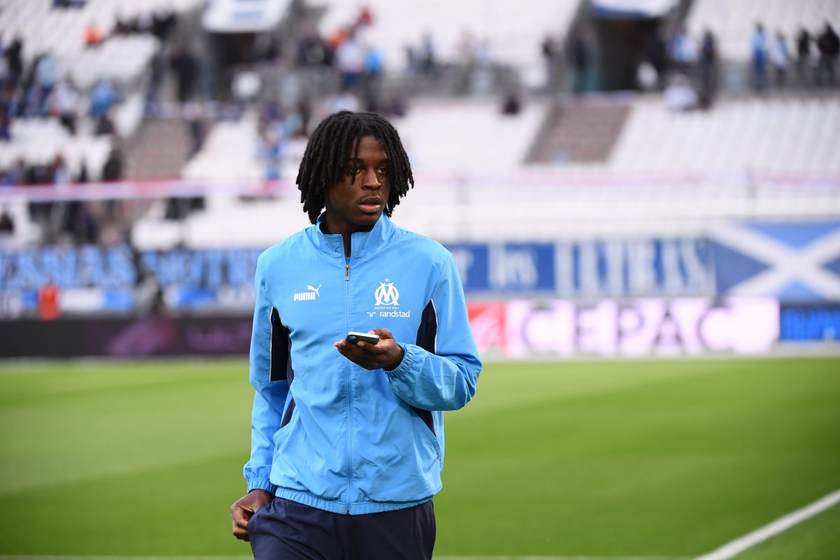 Quels sont les origines de Darryl Bakola ?