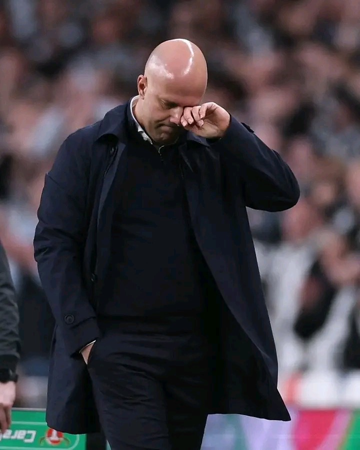 Coup de tonnerre à Anfield : Arne Slot quitte Liverpool avec effet immédiat