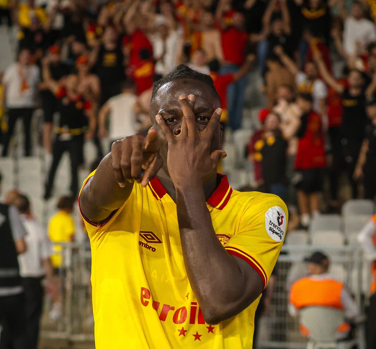 Junior Olaitan : l’homme clé de goztepe qui impressionne en championnat ...